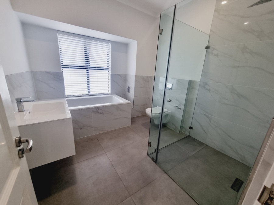 5 Bedroom Property for Sale in Sandown Western Cape